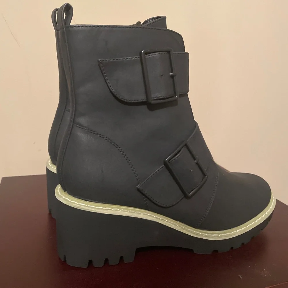 Corky Buckle Boot - Picture 3 of 5